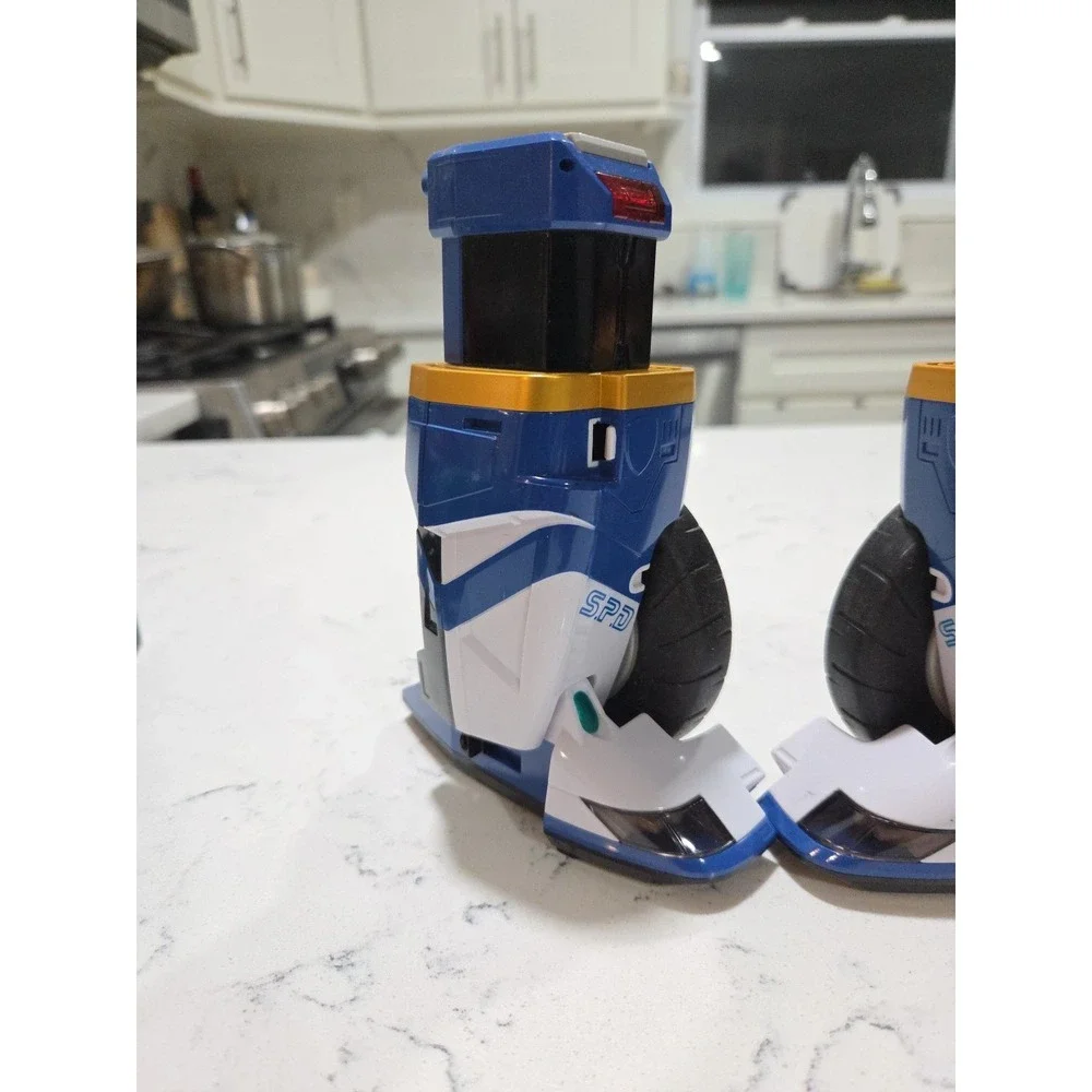 Power Rangers S.P.D. DX Omegamax Cycle legs
